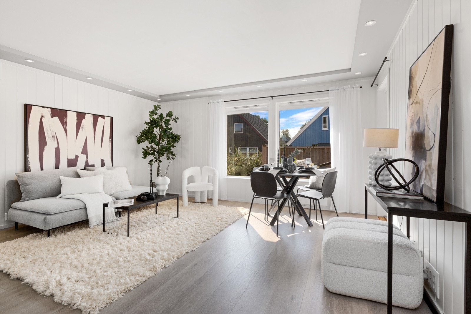 Lys fin stue med utgang til stor terrasse Galleribilde