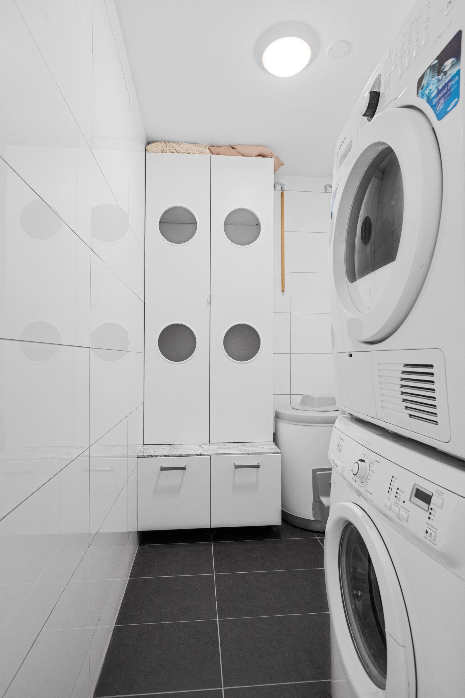 Vaskerom fra 2018- flislagt med varmekabel i gulv Galleribilde