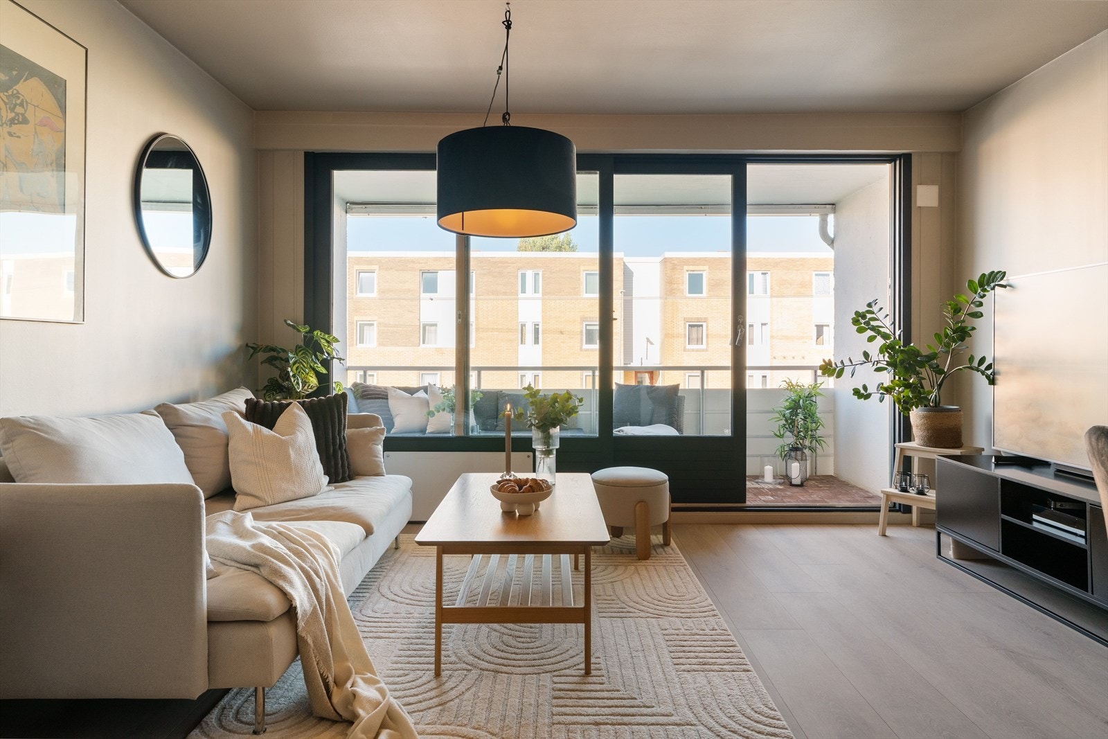 Aktiv Eiendomsmegling v/ Marius Kvalvik har gleden av å presentere Vestre Moholt-tun 11 - en lys og trivelig 2-roms leilighet med gjennomgående god standard og attraktiv beliggenhet. Foto: Grattis Foto v/ Vidar Alvik. Galleribilde