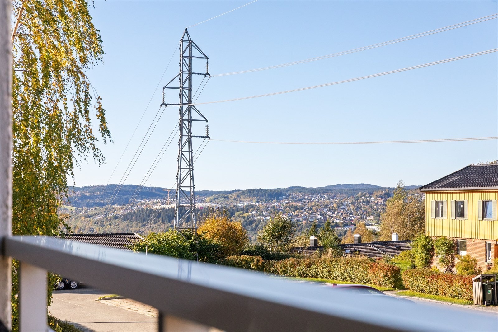 Leiligheten ligger i rolige omgivelser og har flott utsikt fra balkongen. Galleribilde