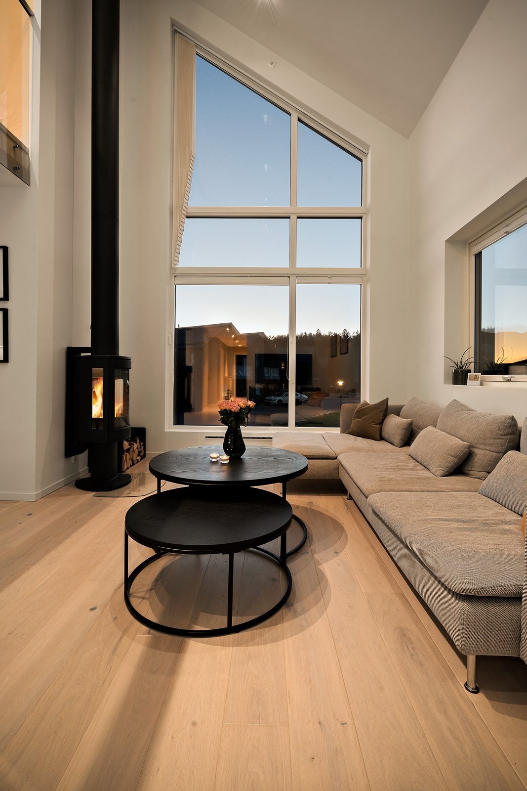 Kveldsstemning i stuen. Galleribilde