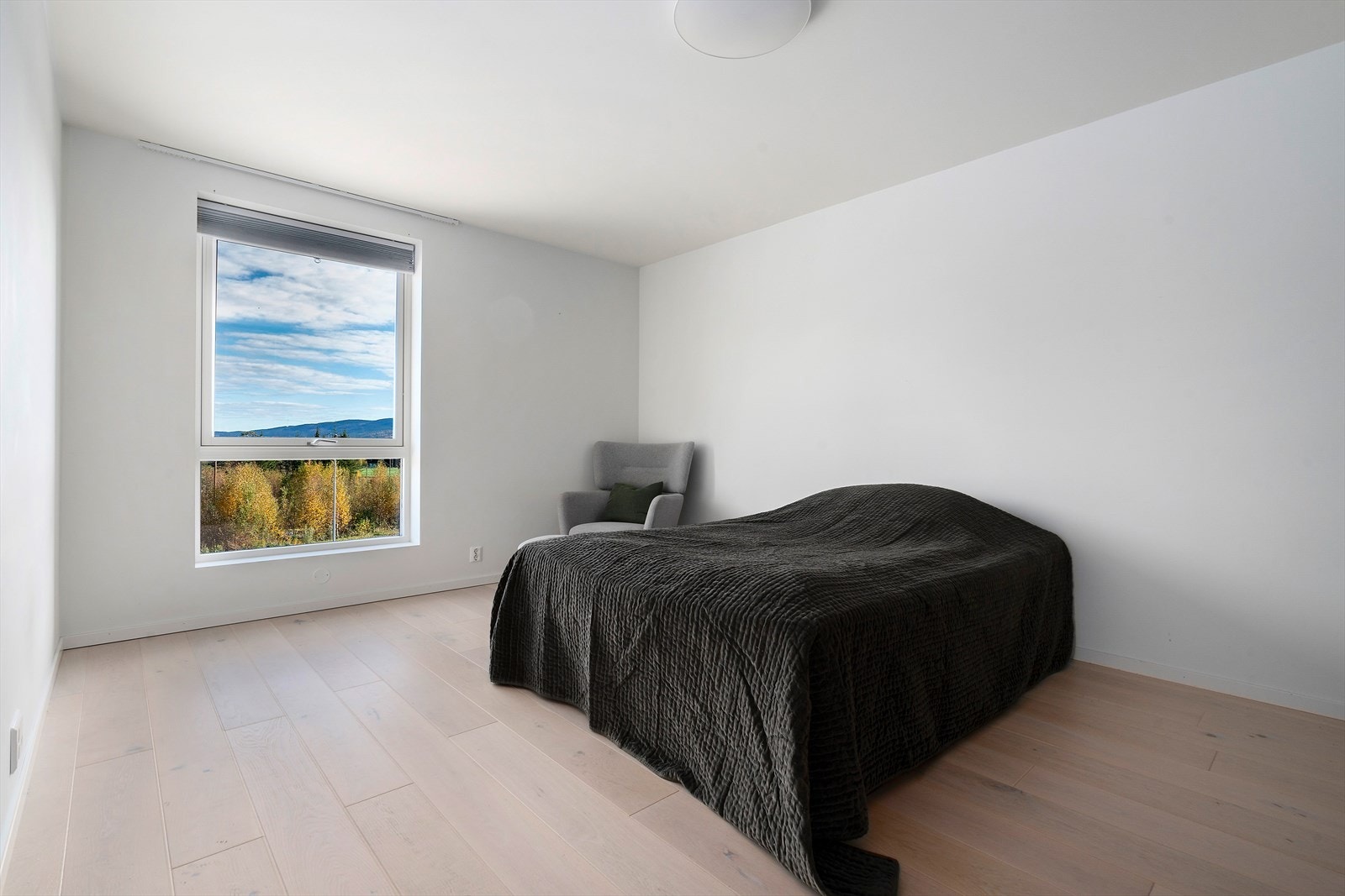 Boligen har tre soverom, med et soverom i 2.etasje og 2 gode soverom i 3.etasje. Galleribilde