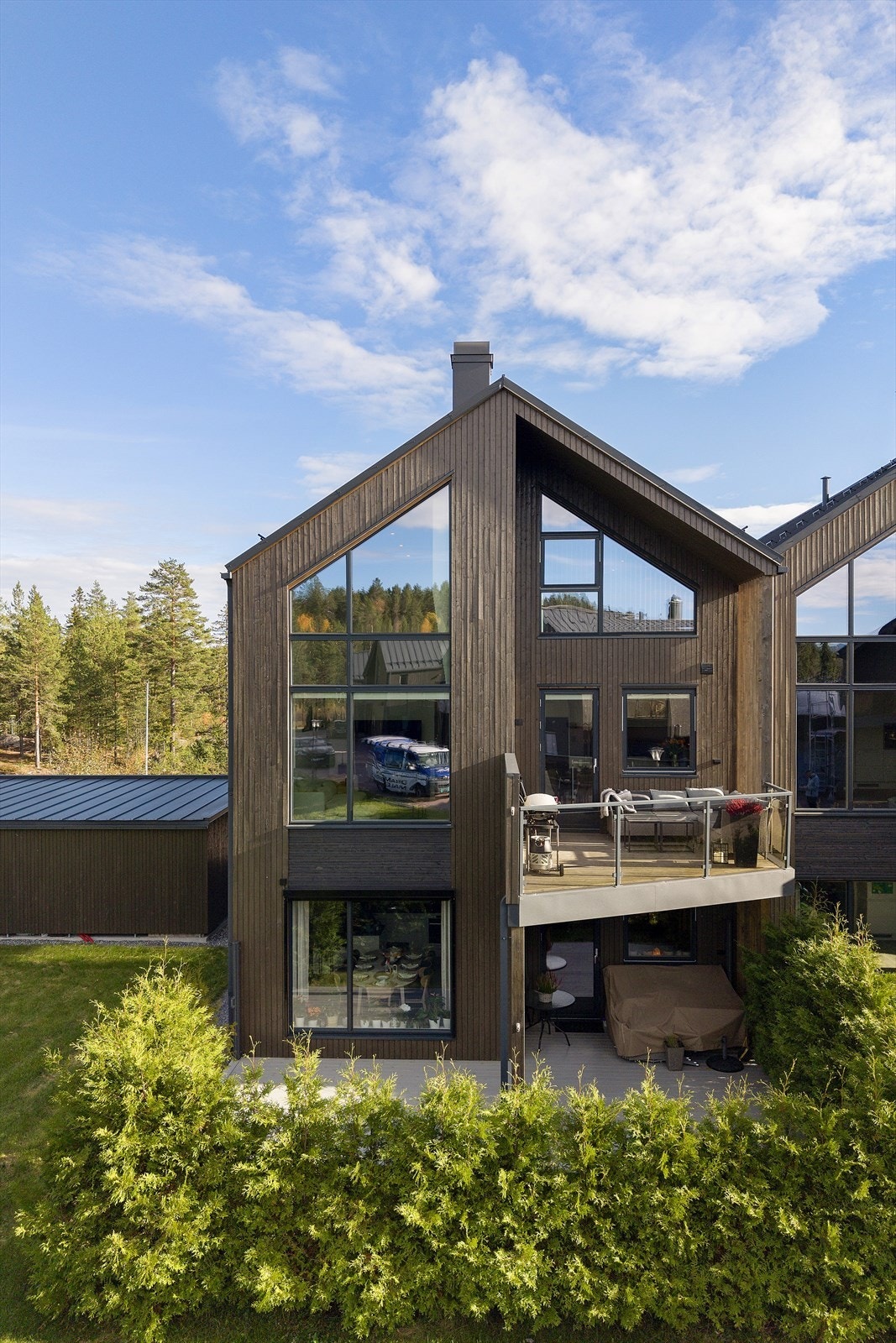 Boligen har en stilren utforming og moderne design som gir et svært godt totalinntrykk. Galleribilde