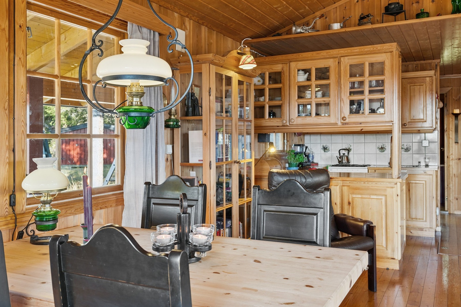 "Barløsning" mellom spisestue og kjøkken. Galleribilde