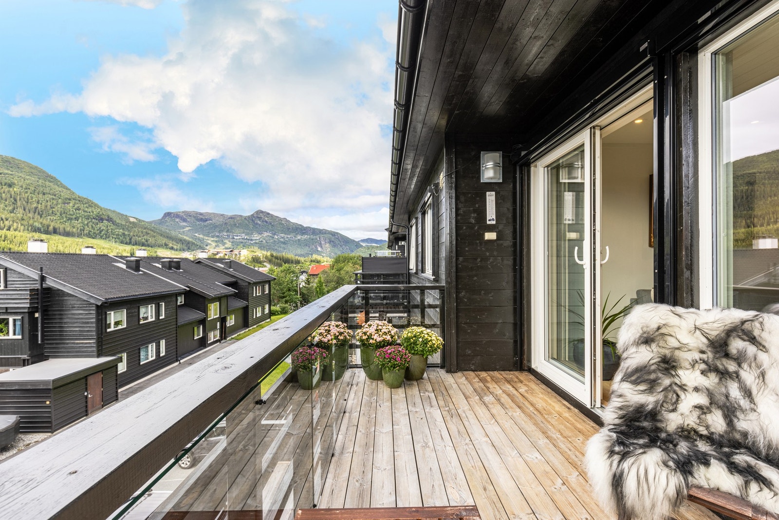 Romslig terrasse Galleribilde