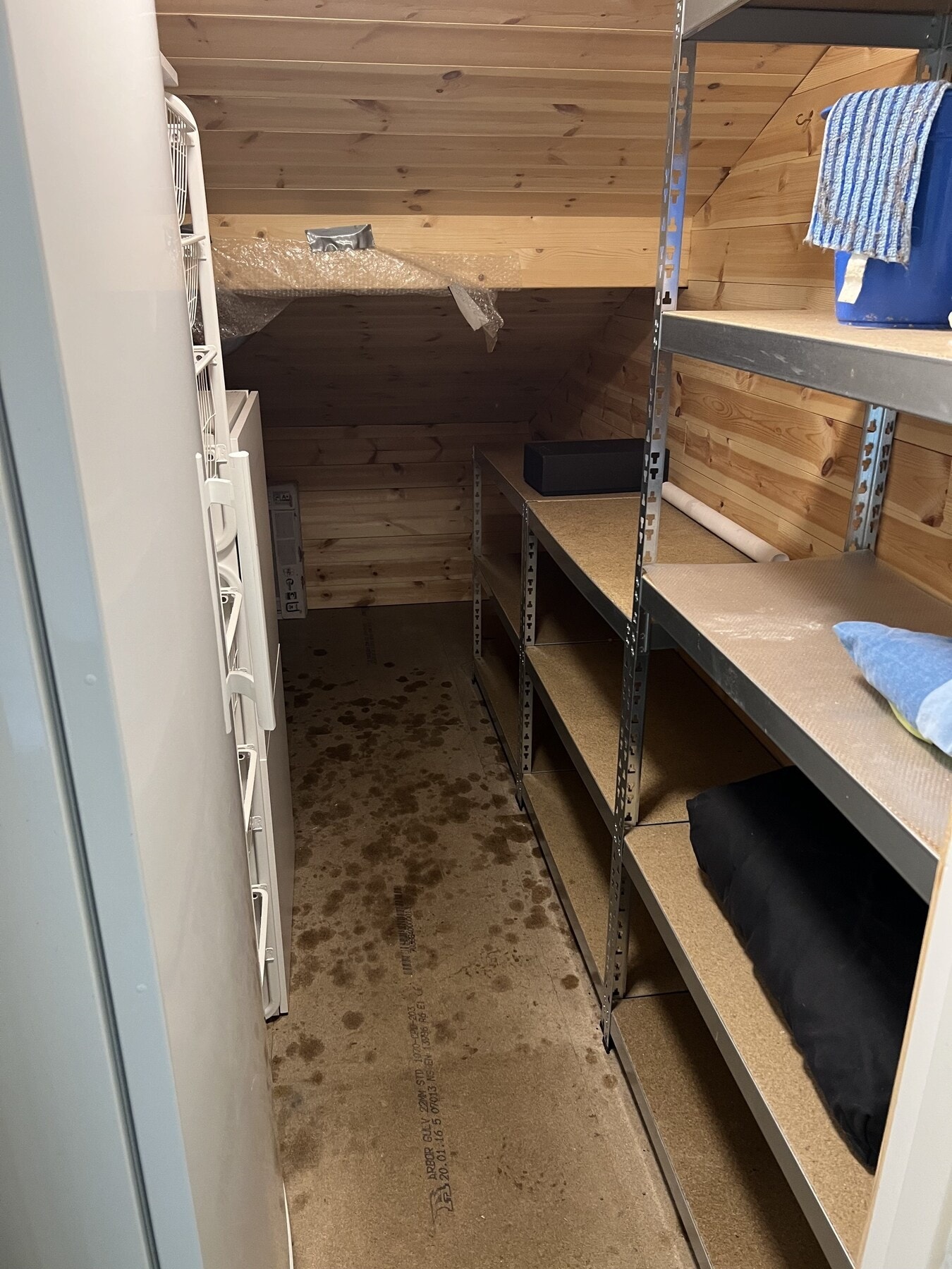 Romslig bod rett over gangen tilhørende leiligheten Galleribilde