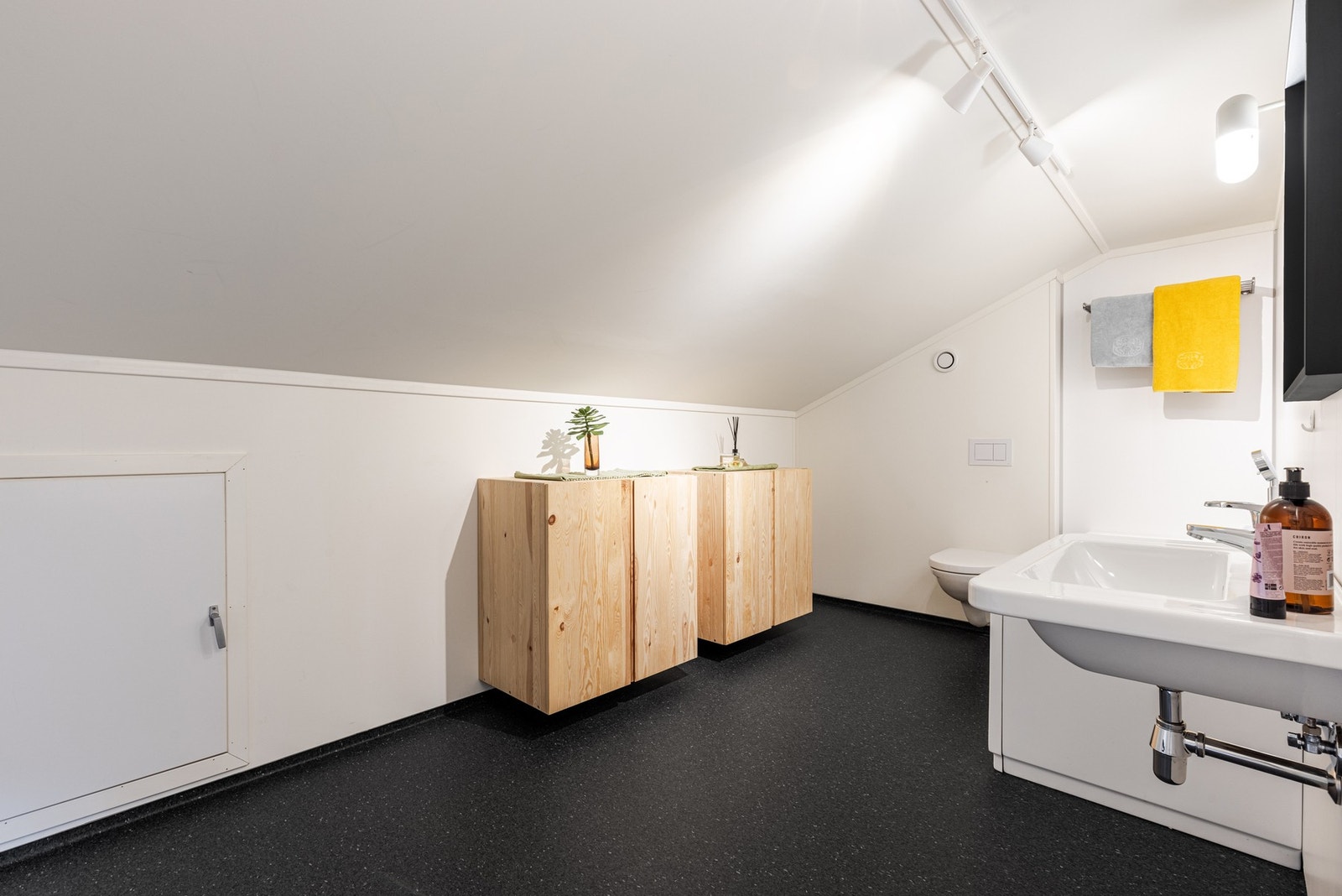 Stort bad i 2.etasje Galleribilde