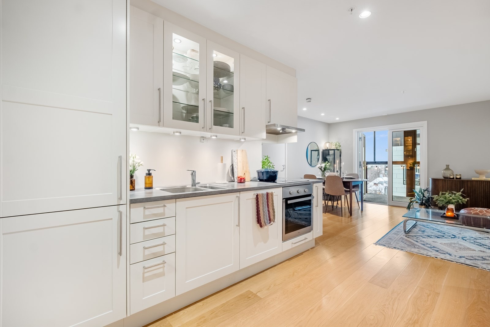 Kjøkkenet fremstår som lyst og tidløst. Galleribilde