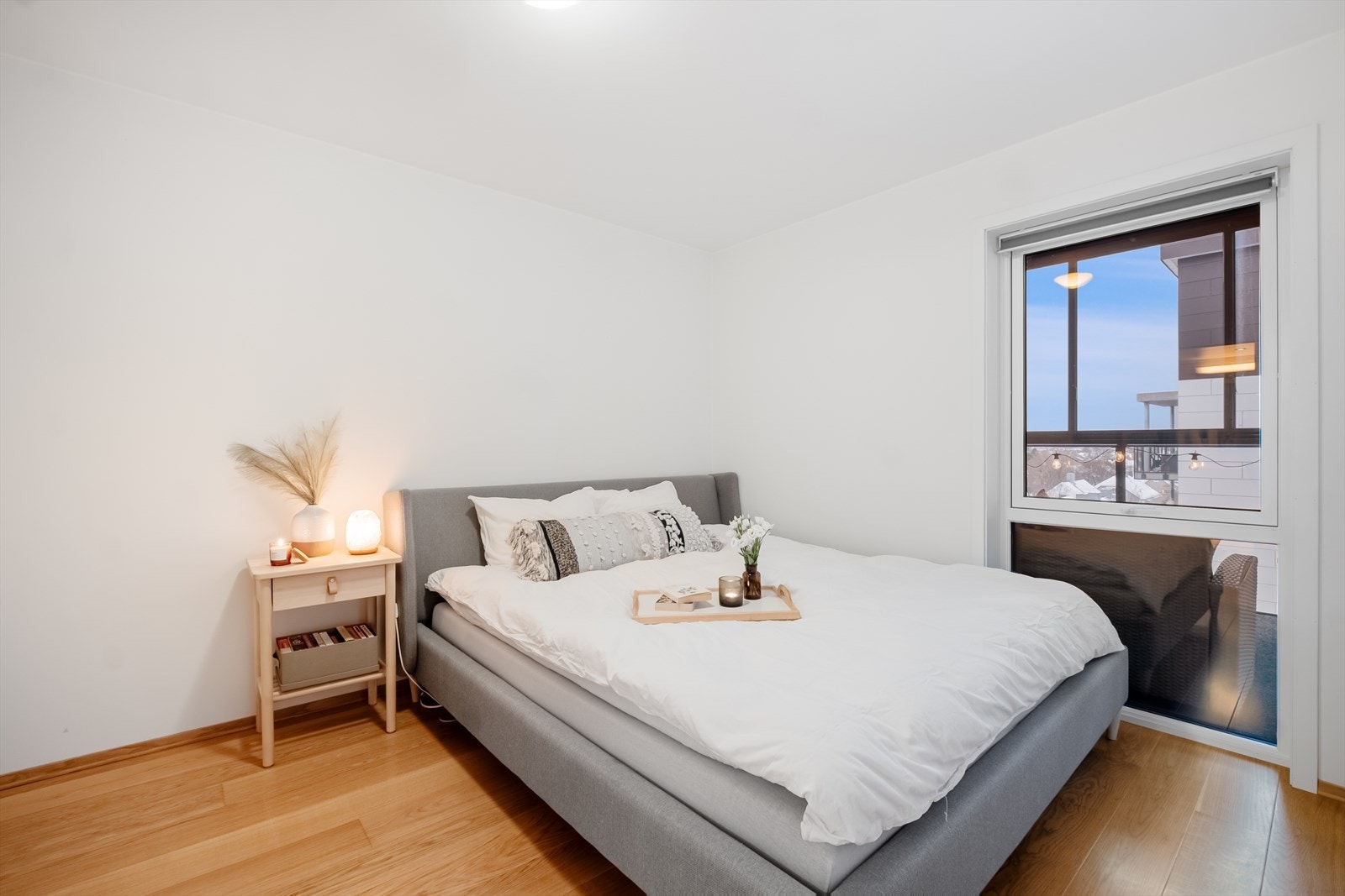 Soverommet fremstår som lyst og romslig. Galleribilde