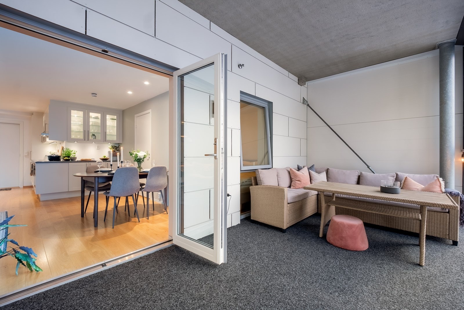 Her er det god plass for utemøblement. Galleribilde