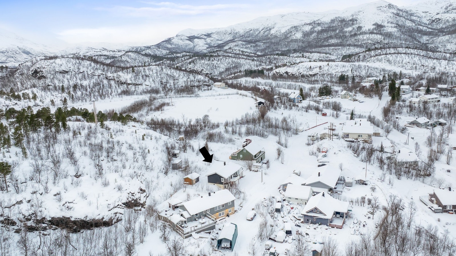 Du kan gå rett ut i naturen på baksiden av eiendommen. Galleribilde