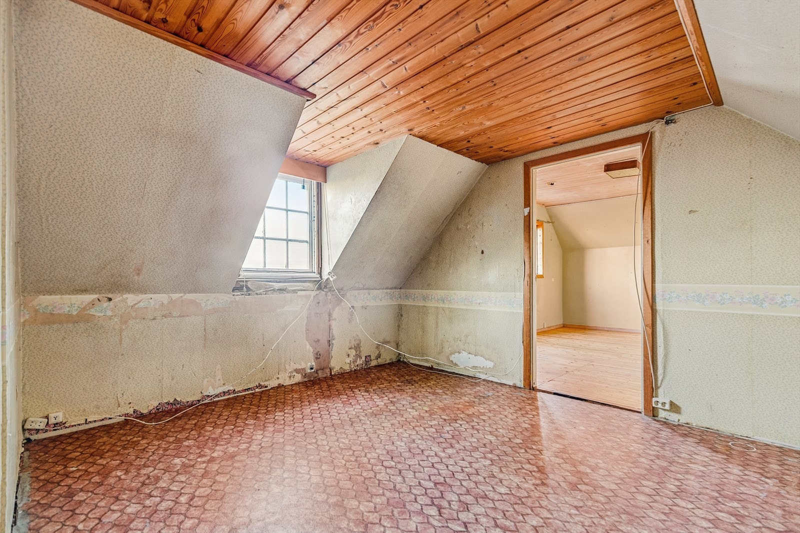 Loftstue. Adkomst til kaldtloft via innvendig takluke. Galleribilde