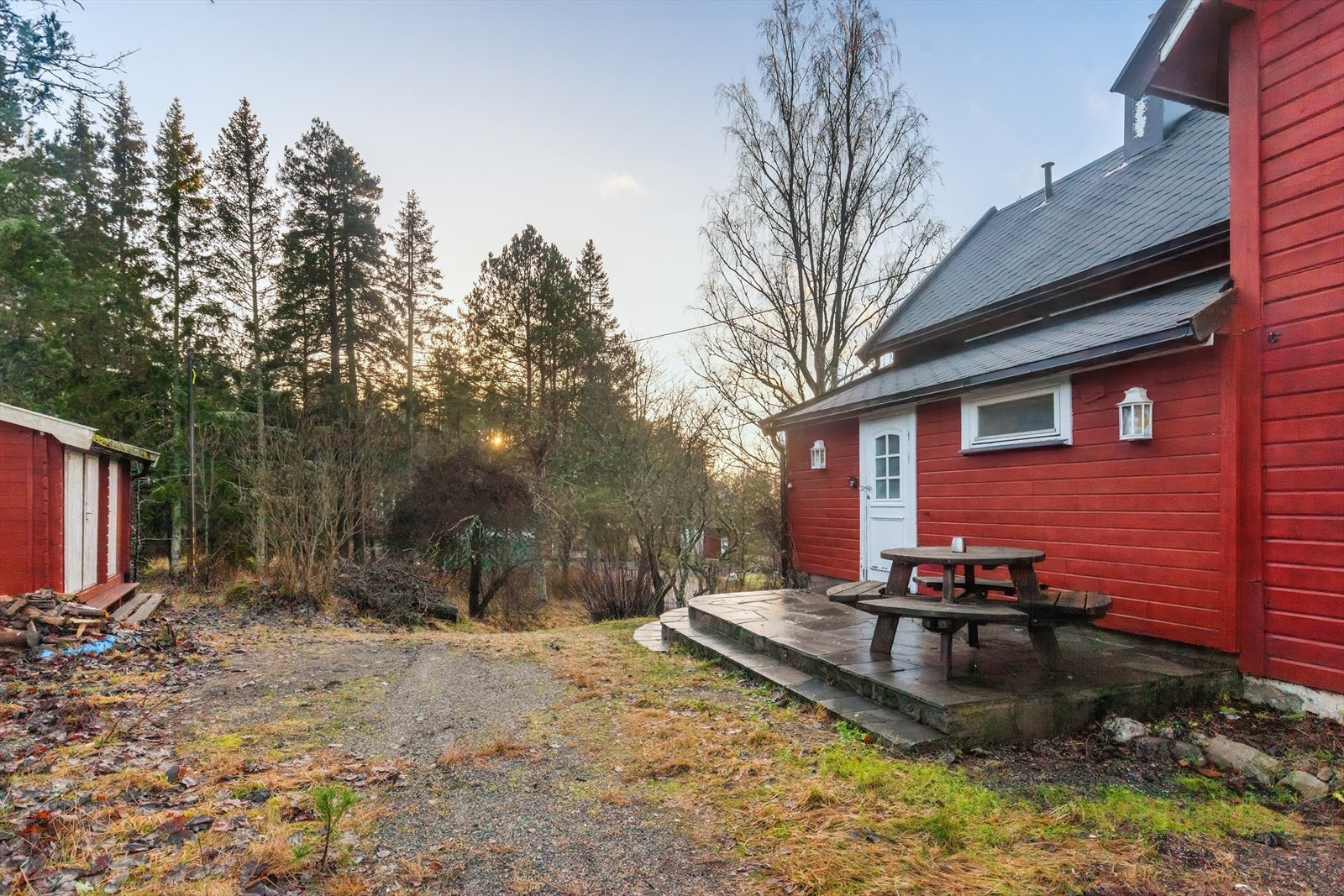Romslig tomt på over 2 mål. Galleribilde