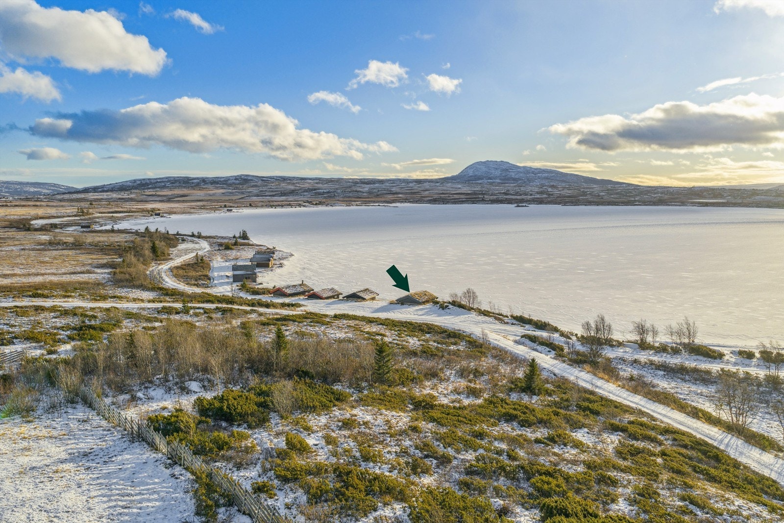 Velkommen til Midtre Syndin - Her kan du skaffe deg et naust inntil Syndinvannet. Foto: Efkt AS Galleribilde