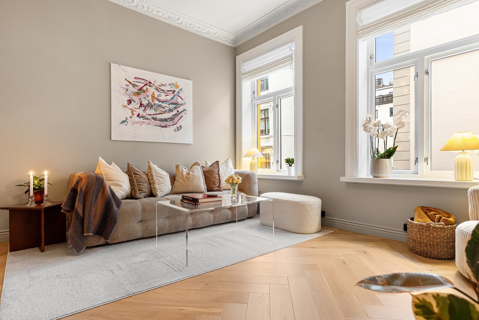 Her får du en innflytningsklar og gjennomgående leilighet i 2. etasje. Galleribilde