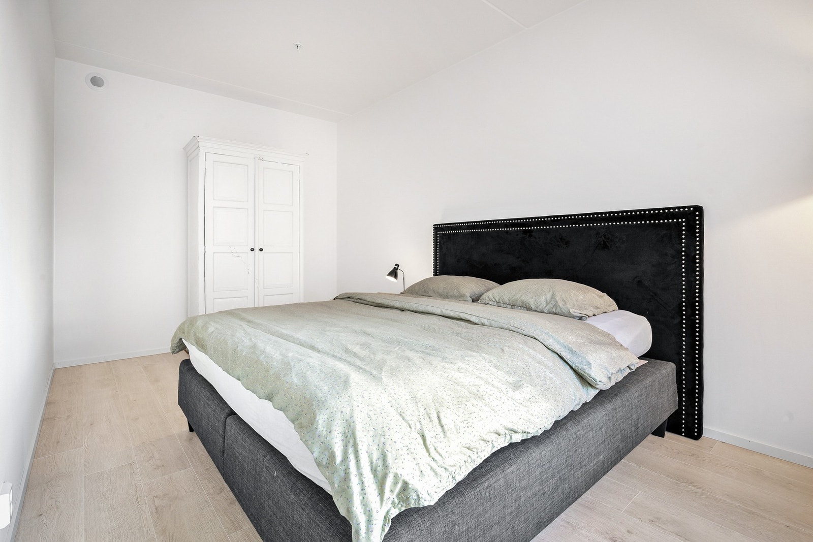 Soverommet er av god størrelse og er lettmøblert. Galleribilde