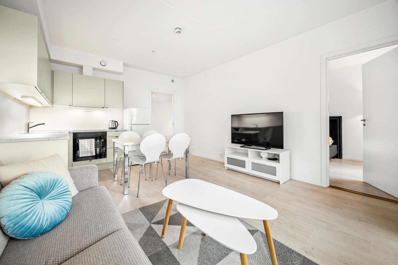 Leiligheten er lettmøblert og arealeffektiv. Ypperlig førstegangskjøp eller pendlerbolig. Galleribilde