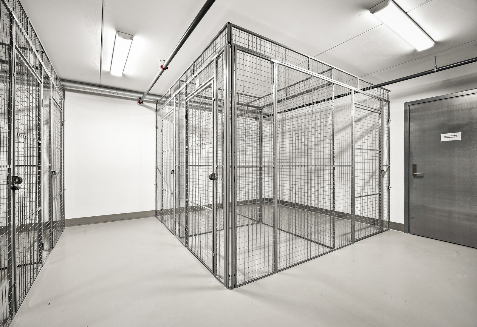 Bod i kjeller. Heisadkomst fra kjellerområdet og til leilighetens etasje. Galleribilde