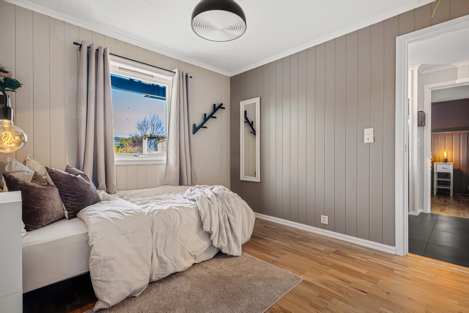 Tre soverom på samme plan er praktisk for småbarnsfamilien. Galleribilde