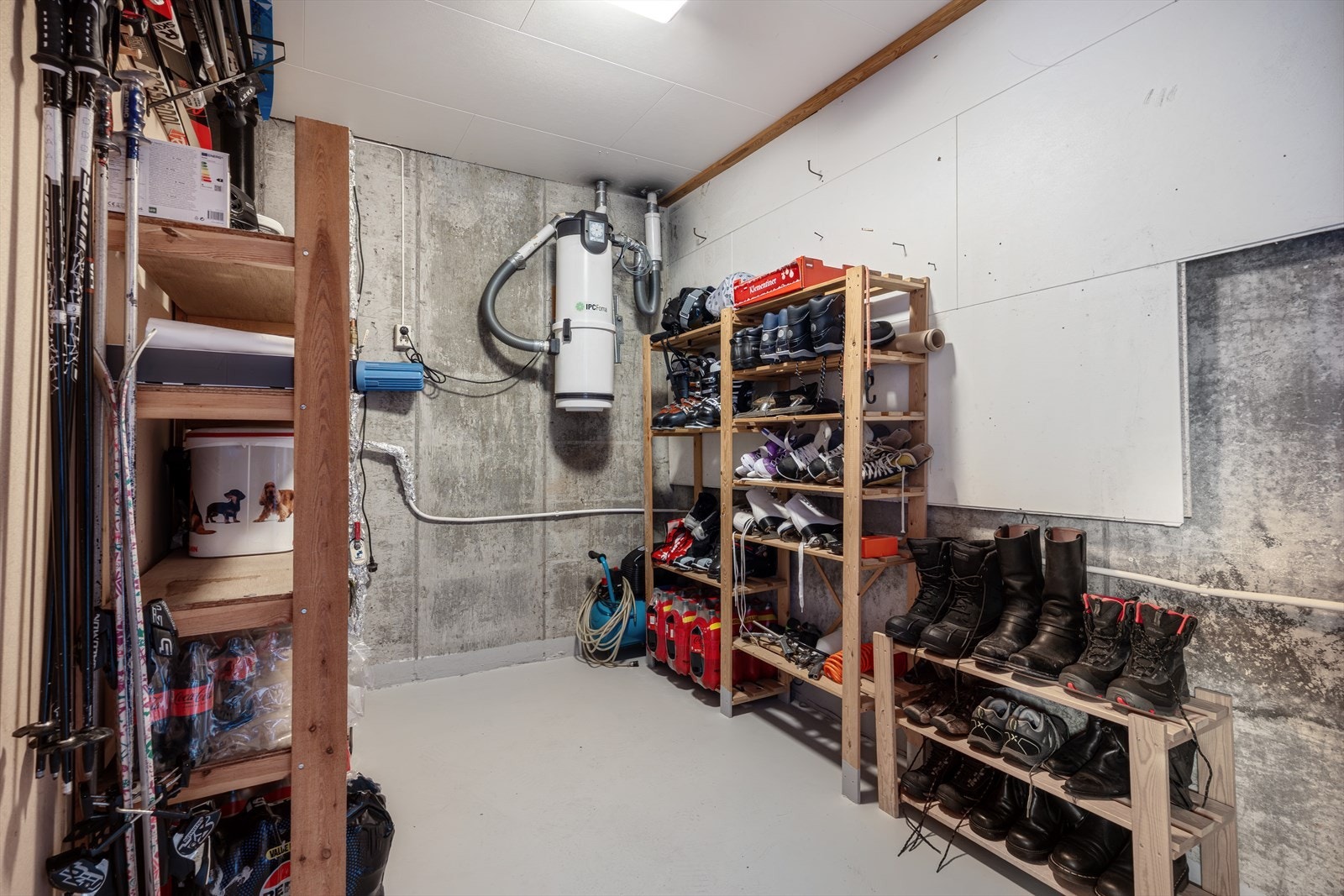 Funksjonell planløsning i bod som forenkler hverdagen for en aktiv familie. Galleribilde