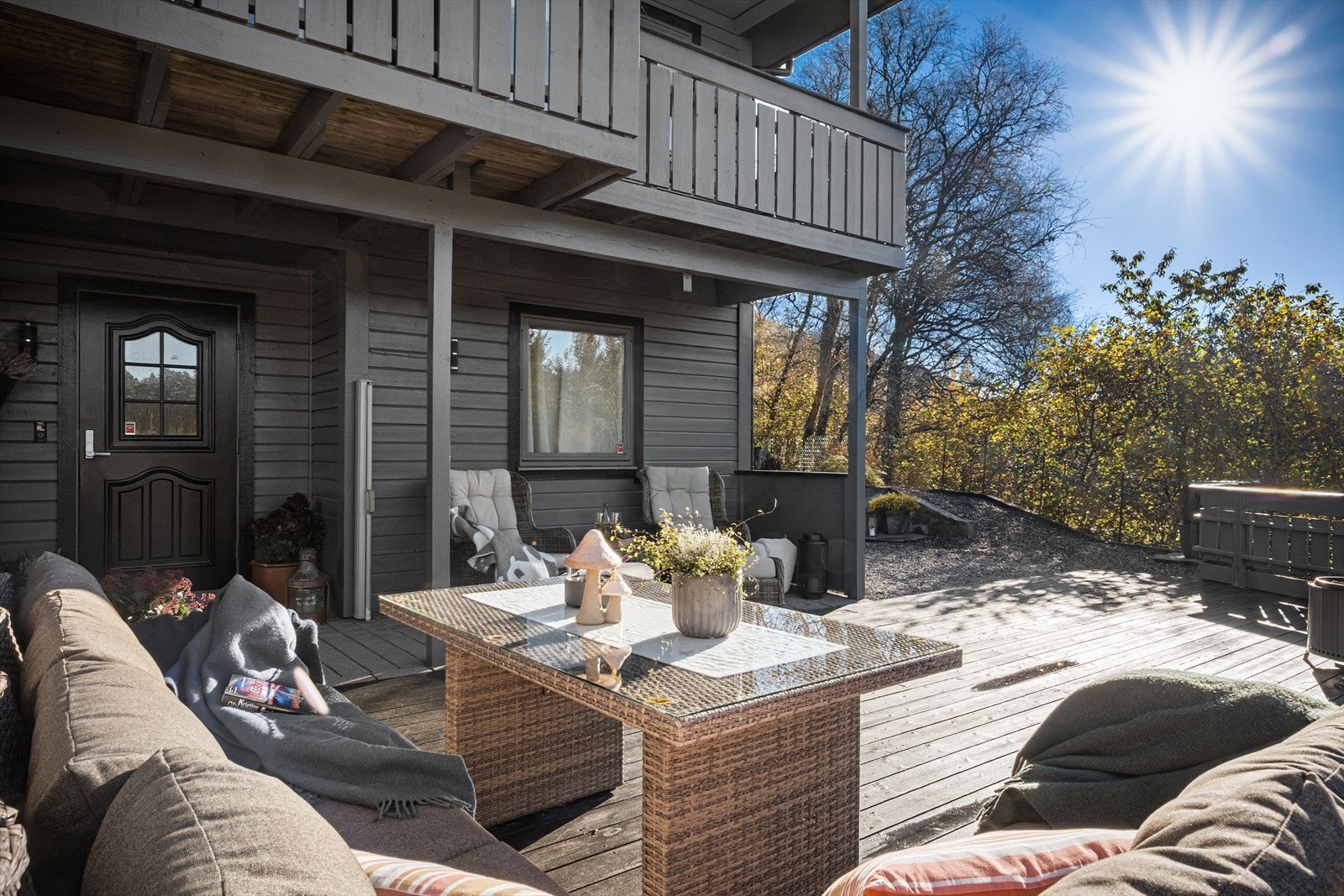 Flere lune og usjenerte uteplasser, perfekt for både morgenkaffe og lange sommerkvelder. Galleribilde