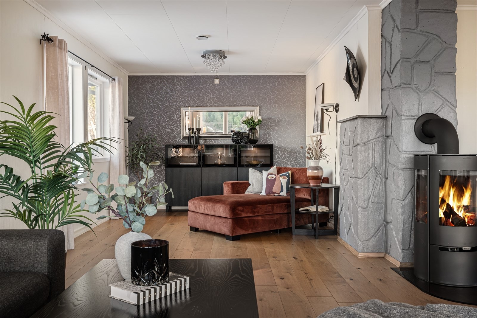 I tillegg til vedovn og varmepumpe er det balansert ventilasjon i boligen. Galleribilde