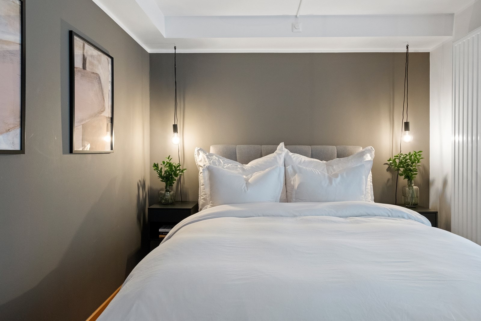 Malte glatte dører og vegger gir et ensartet uttrykk Galleribilde