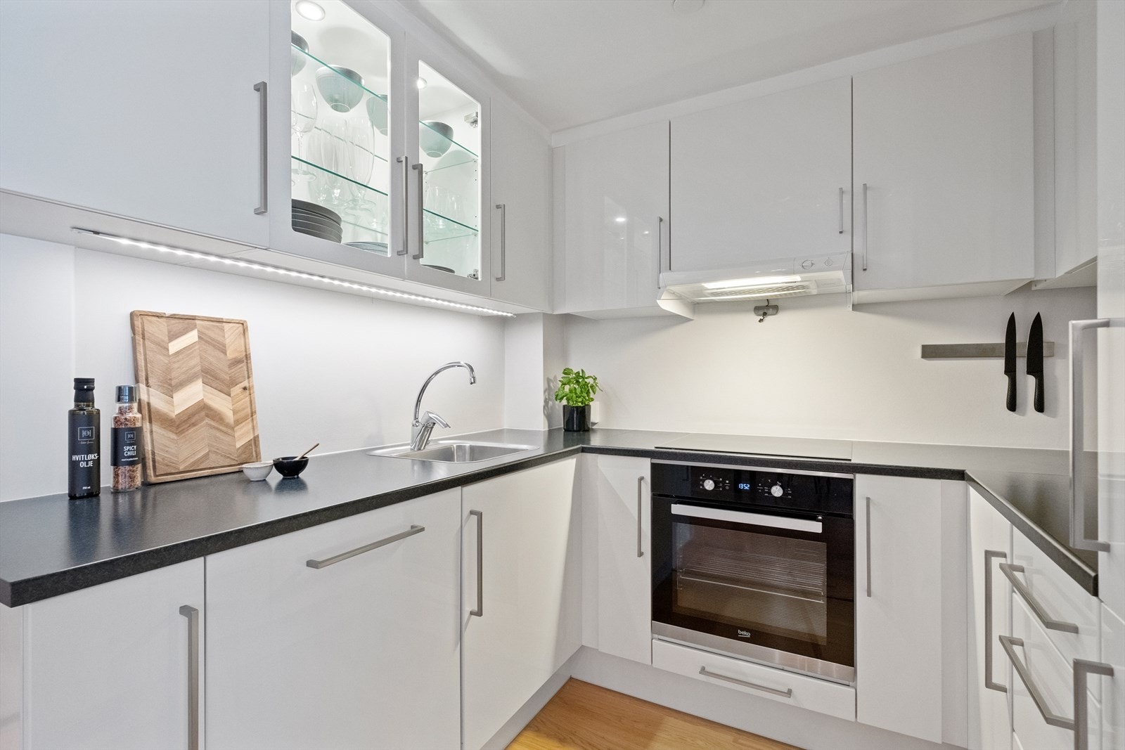 Kjøkkenet har sentralt avtrekksanlegg, som sikrer god ventilasjon Galleribilde