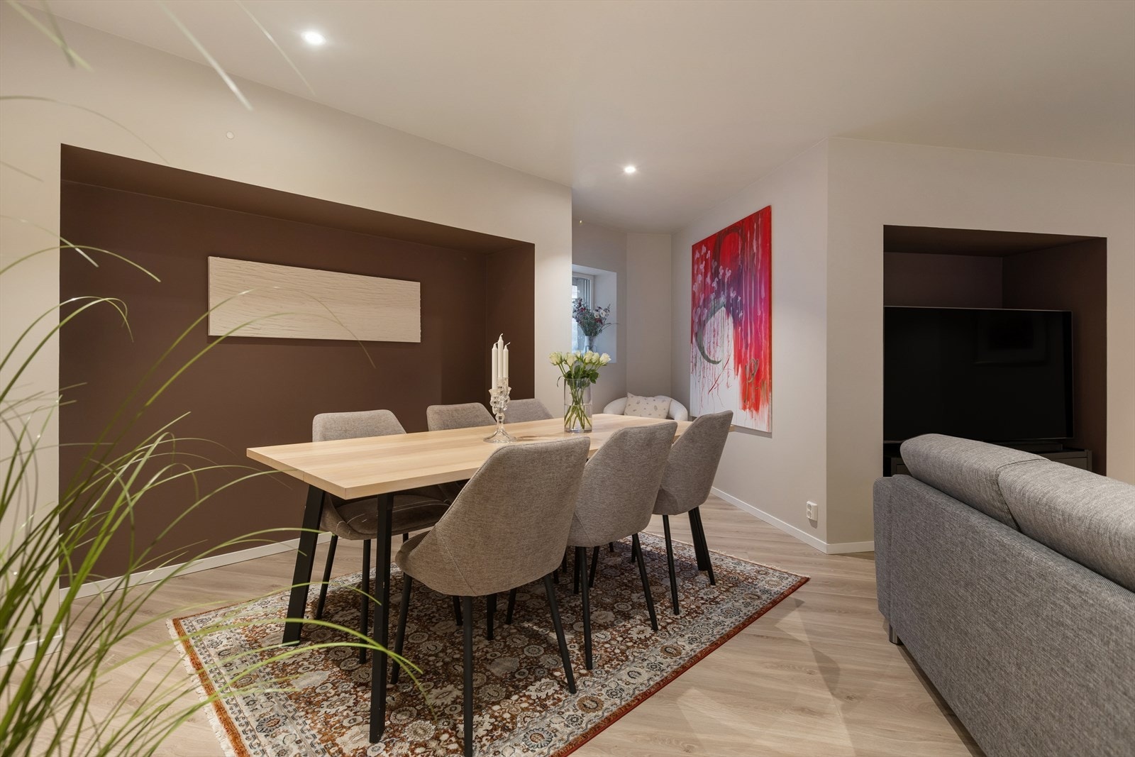 Det er også god plass til spisebord. Galleribilde