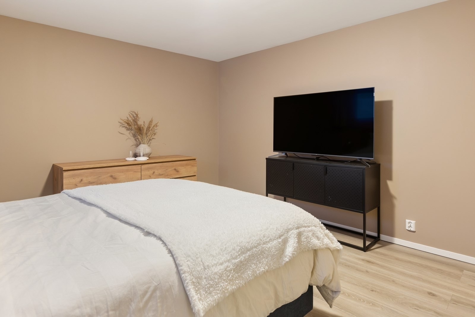 Soverommet har også god garderobeplass. Galleribilde