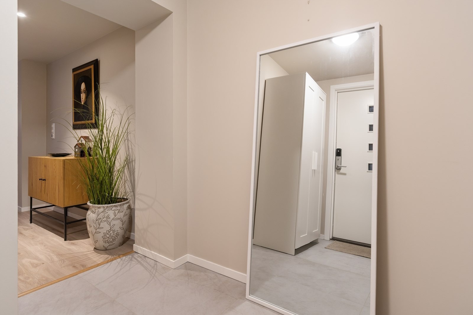 Leiligheten er pusset opp i senere tid, og har moderne overflater. Galleribilde