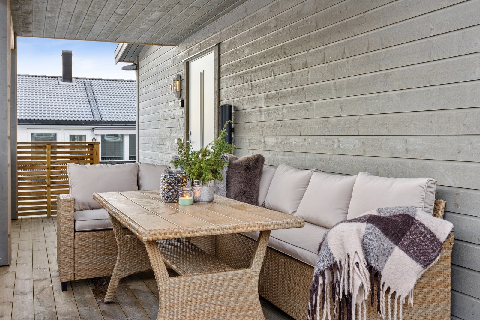 Balkongen på hele 28,5 kvm, med ypperlige solforhold. Galleribilde