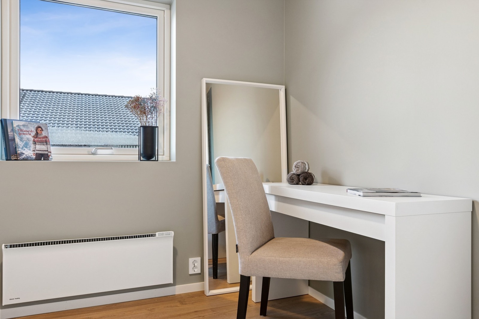 Begge soverommene har store vindusflater som bidrar til en behagelig romfølelse. Galleribilde