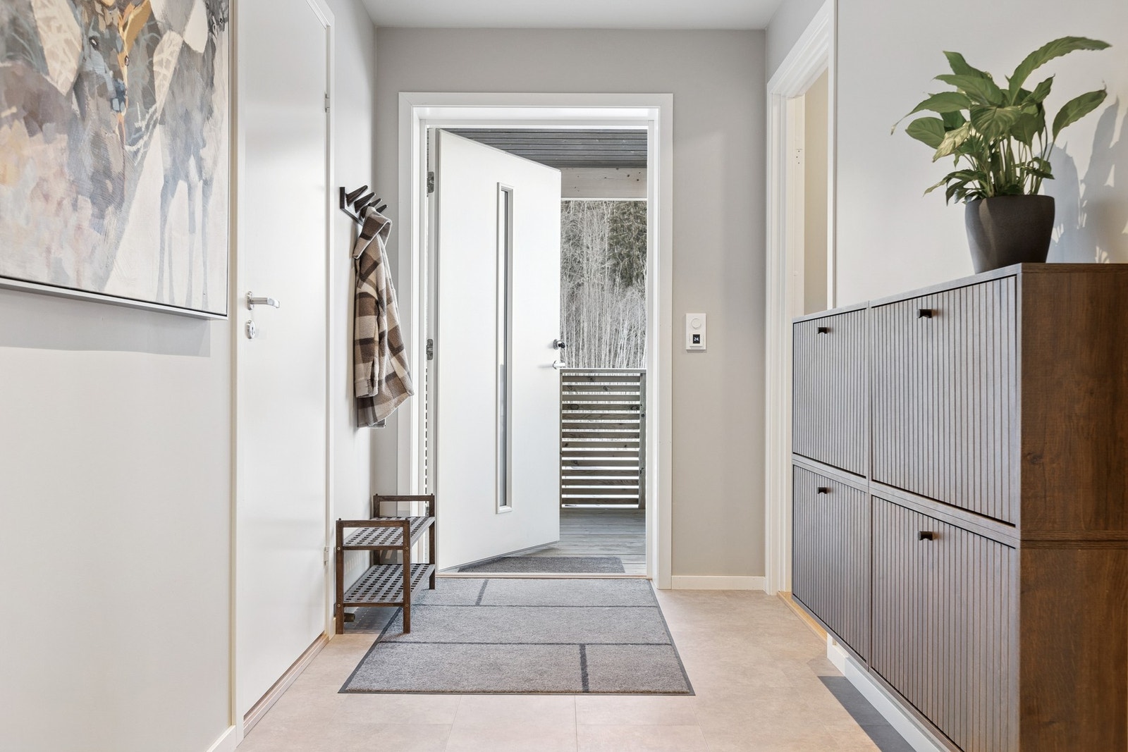 Innbydende gang på 7,5 kvm, som gir et godt førsteinntrykk av boligen. Galleribilde