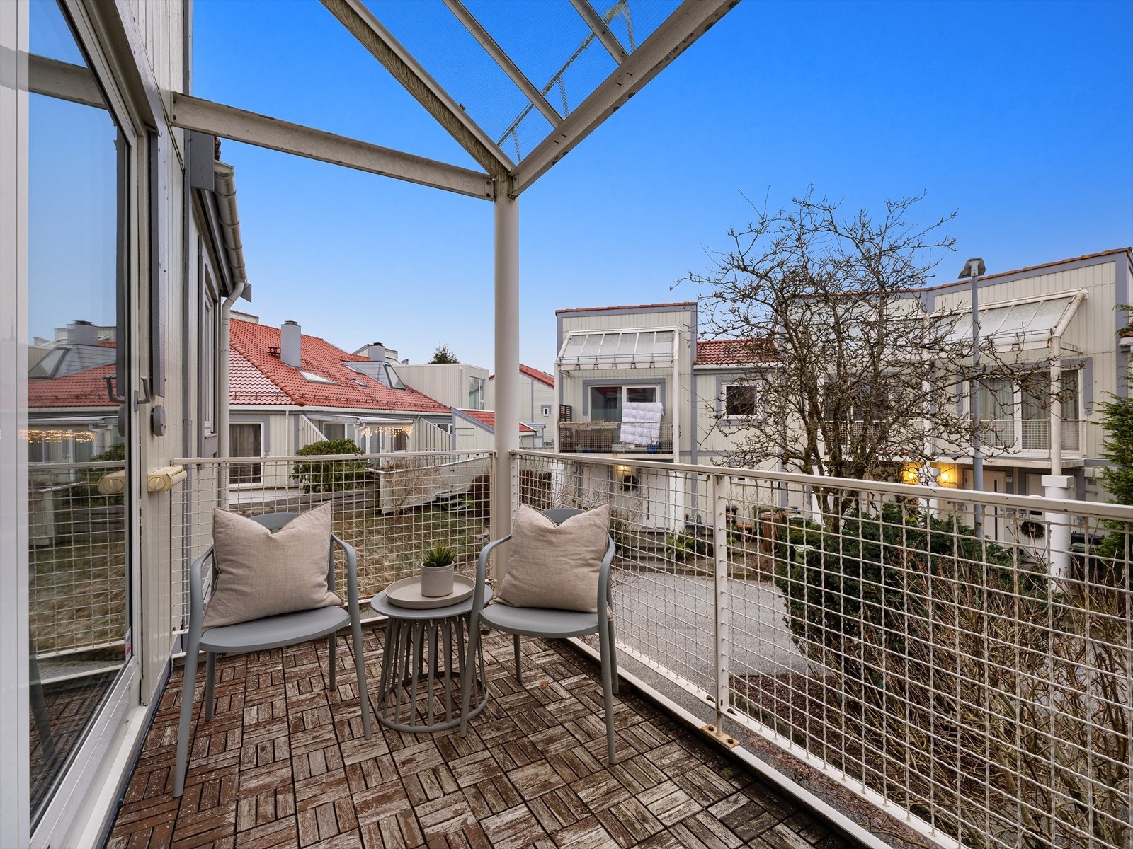 Sørvendt balkong med gode solforhold Galleribilde