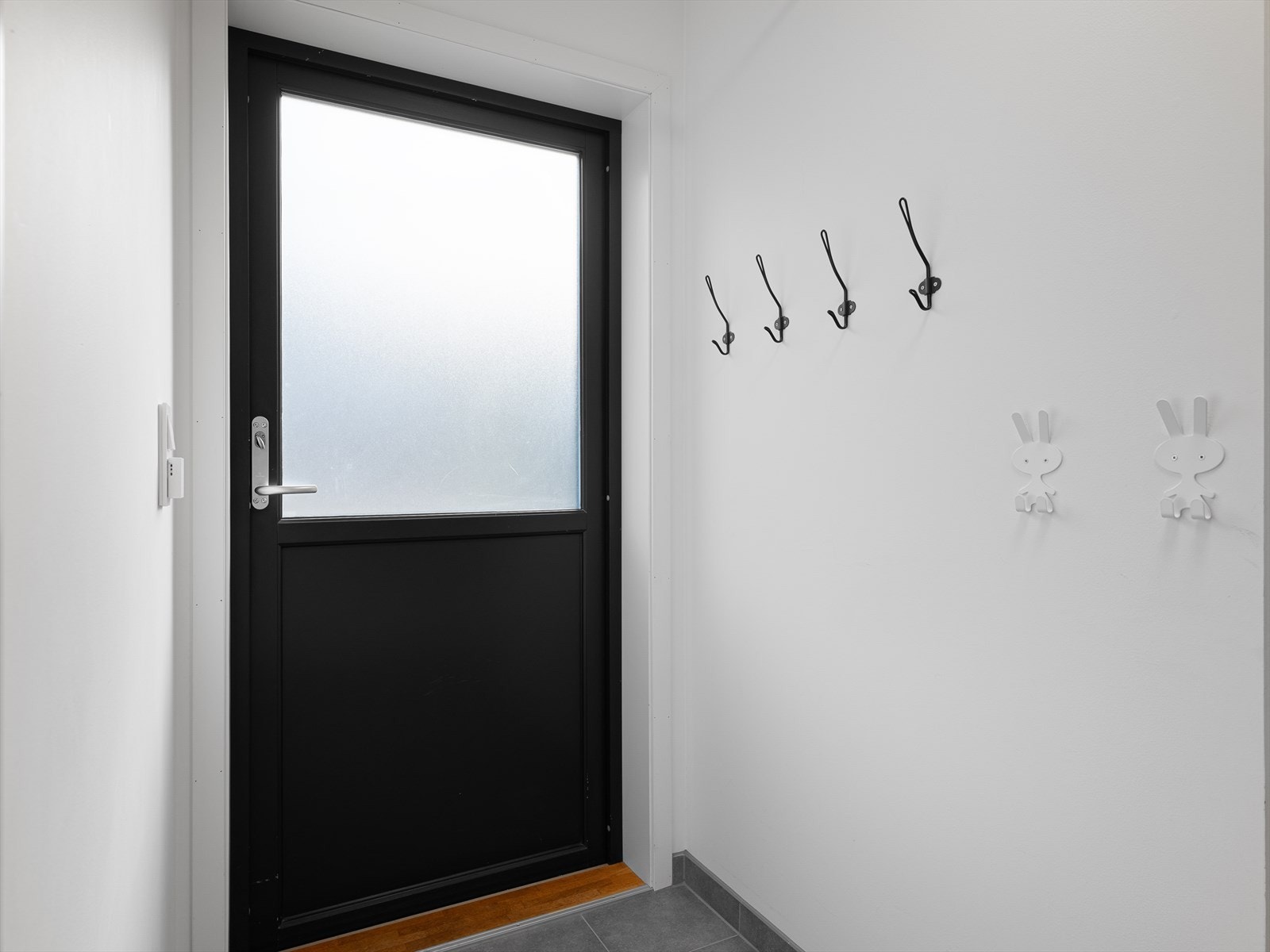 Vaskerom/bi-inngang. Rom for oppheng. Maskiner i arbeidshøyde. Galleribilde