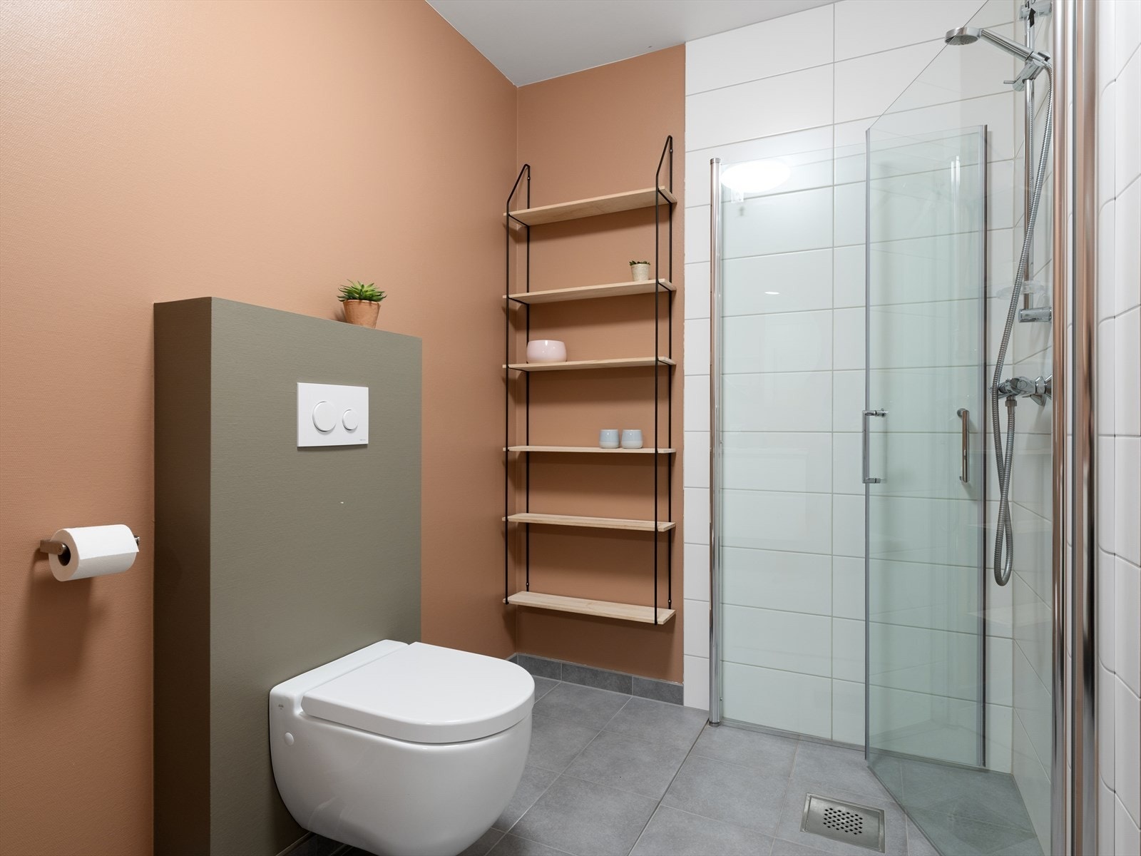 1 av 3 bad. Delikat og gjennomført. Enkelt å endre uttrykk med maling av ulike farger. Galleribilde