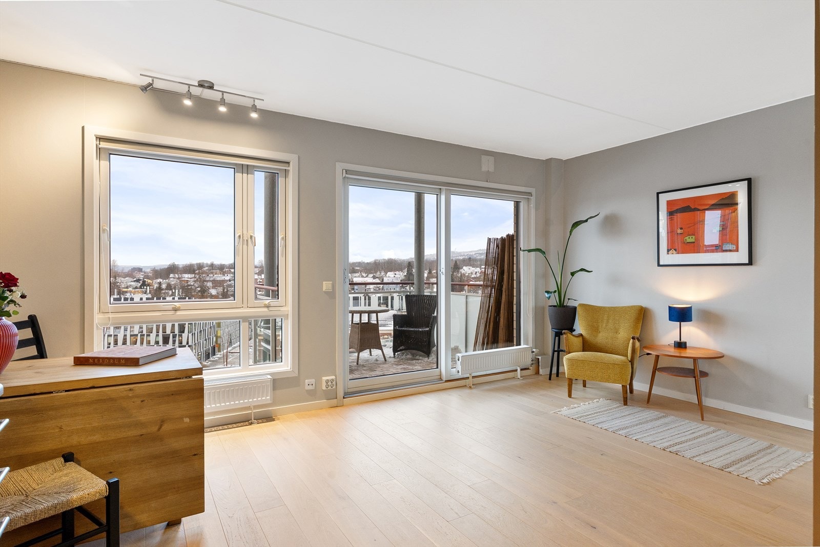 Ettertraktet beliggenhet på velrenommerte Solsiden, med Akerselva som nærmeste nabo. Galleribilde