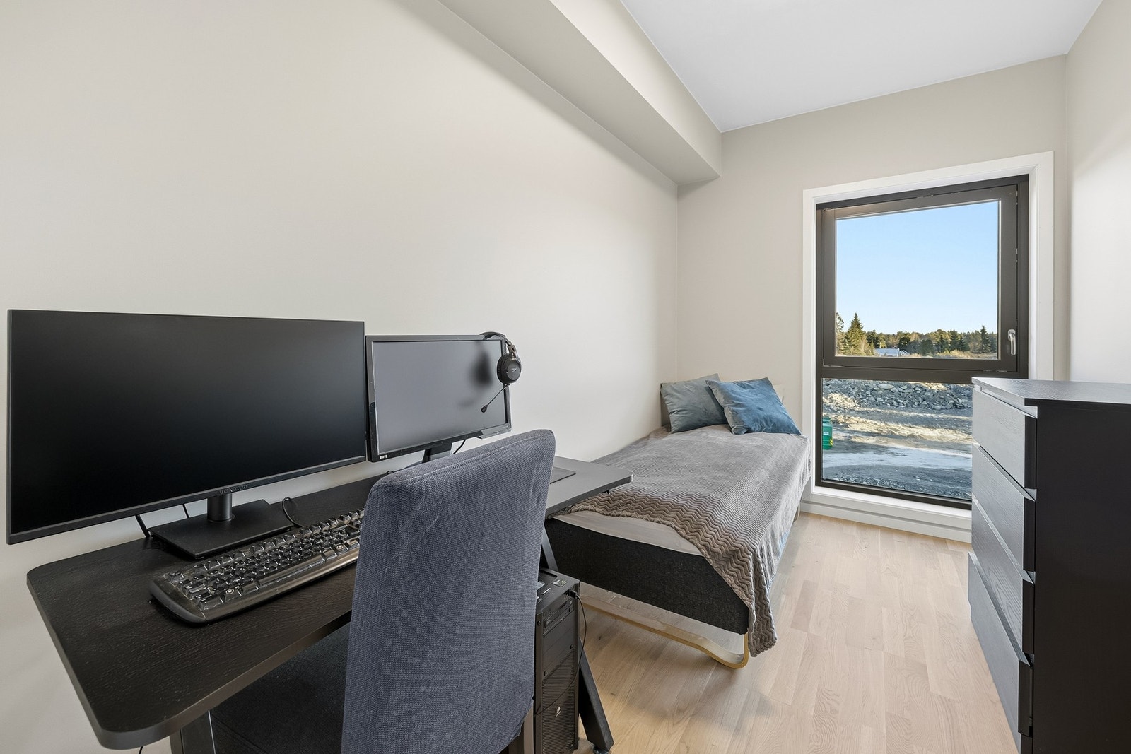 Soverom 2. Det er montert screens på vindu. Galleribilde