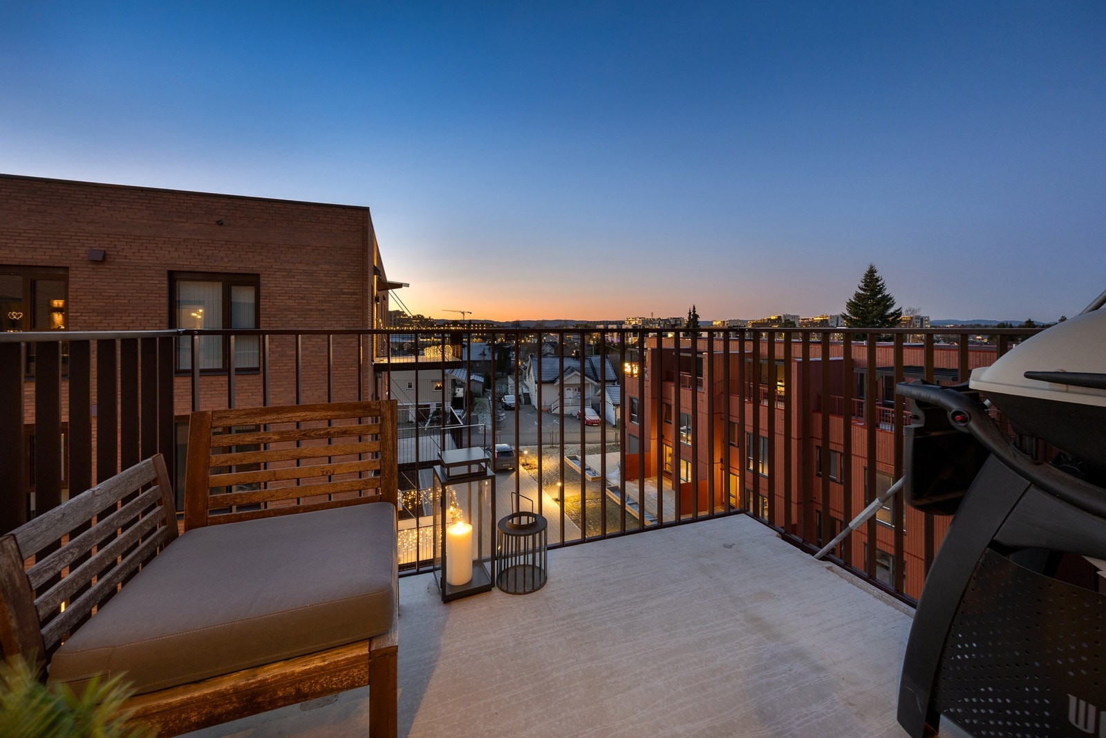 Stemningsfullt på kvelden. Galleribilde