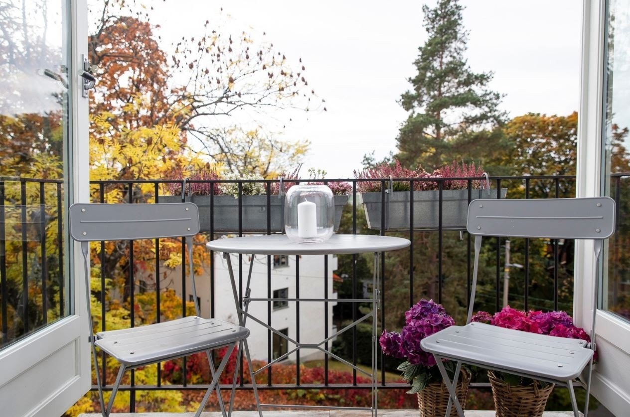 Utgang til balkong med god utsikt Galleribilde