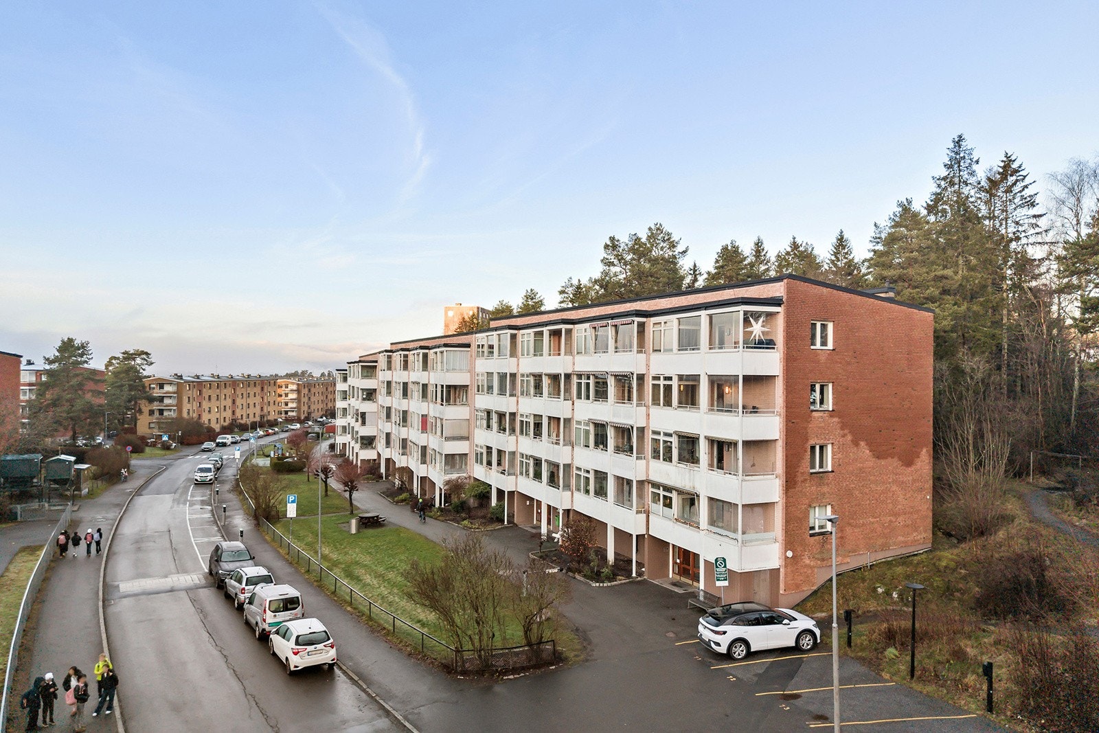 Fasade, leiligheten ligger fint til i bygningens toppetasje. Galleribilde