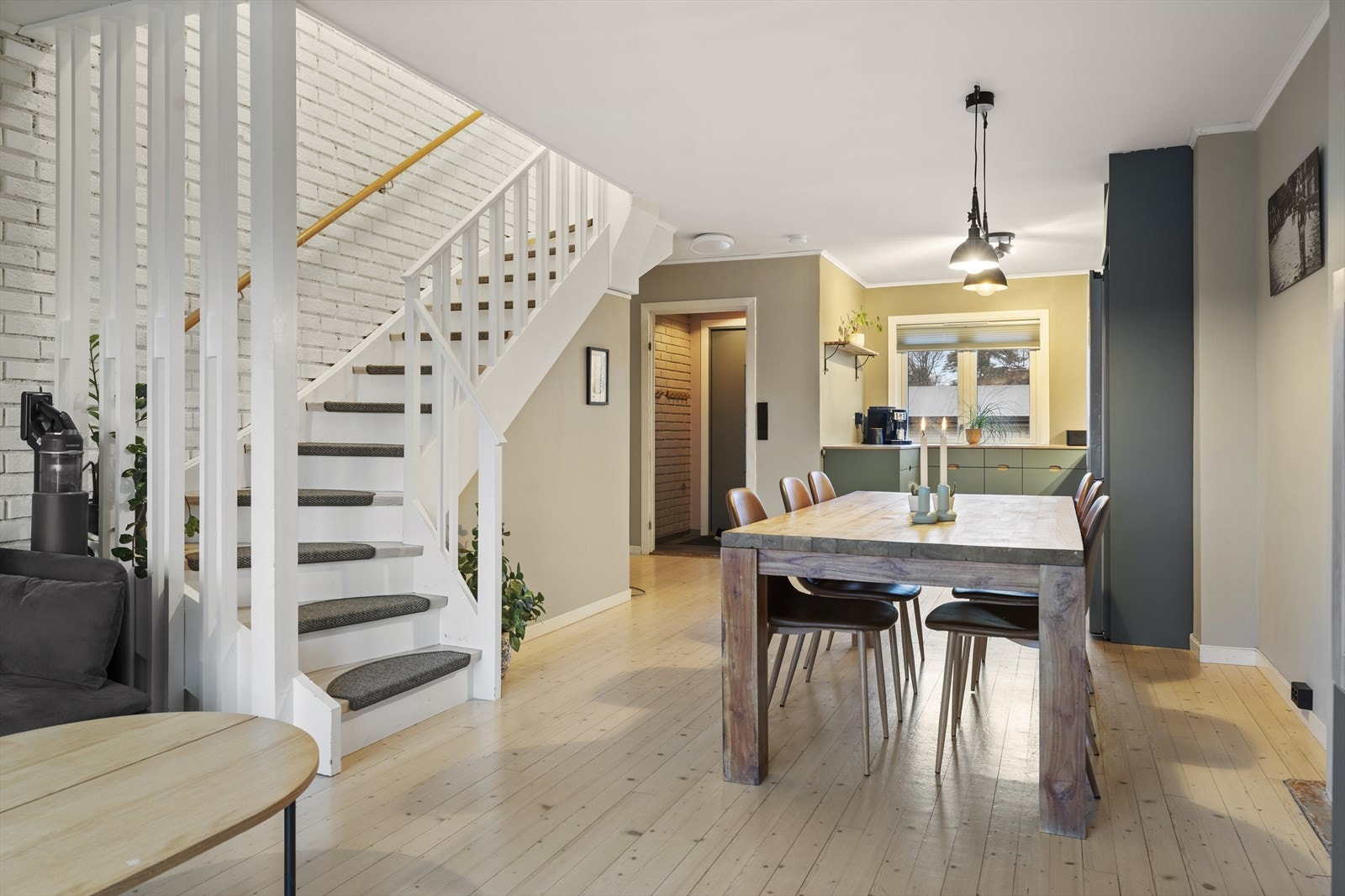 Et sosialt og luftig oppholdsrom. Galleribilde