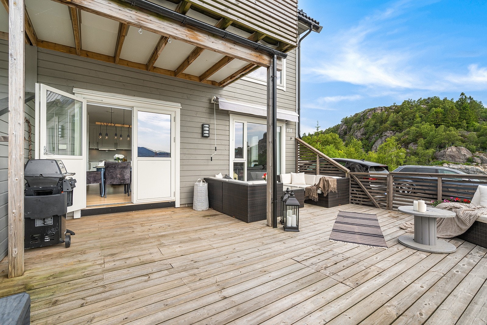 Stor terrasse. Galleribilde