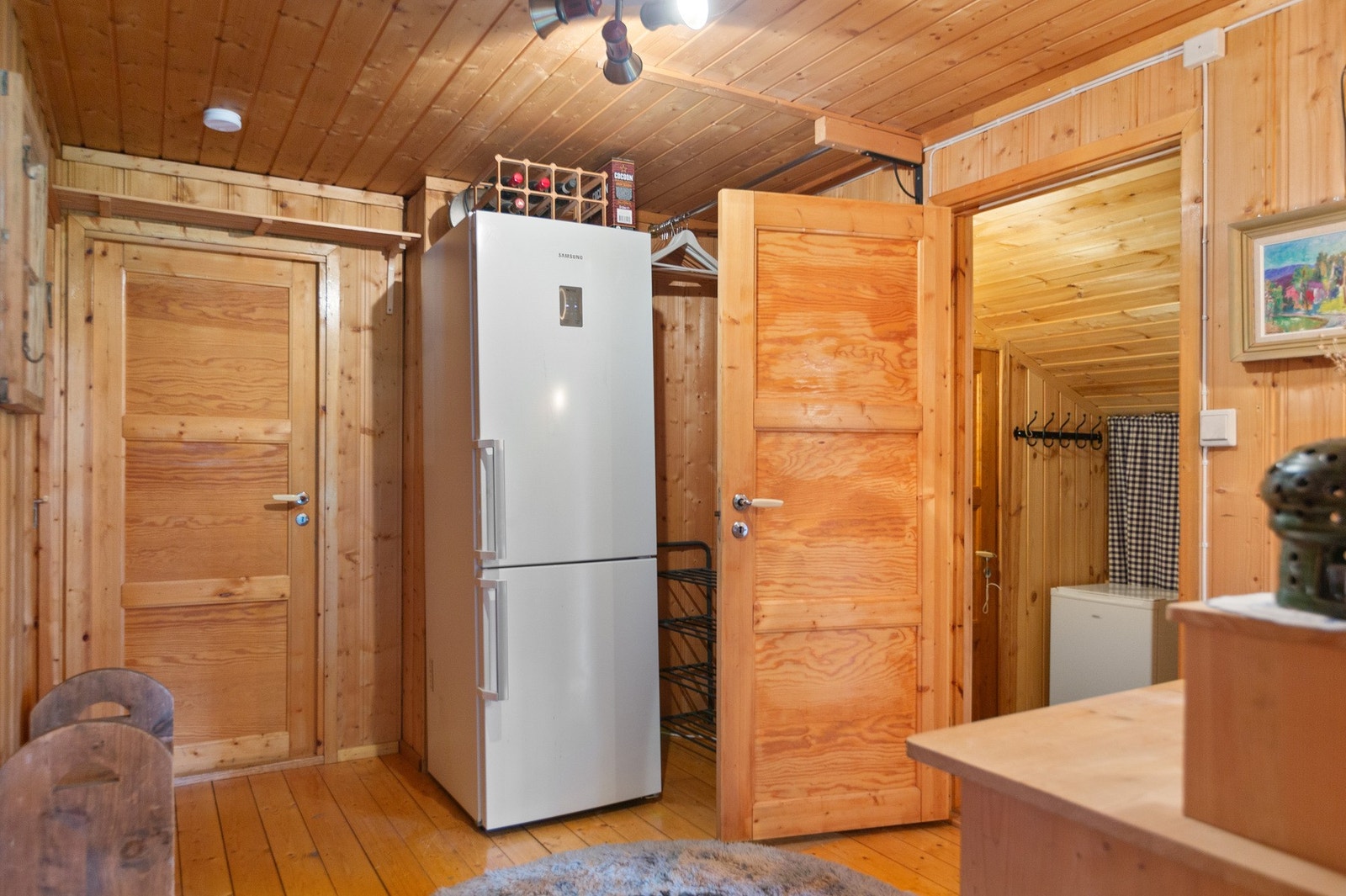 Videre kommer man inn i en romslig gang. Galleribilde