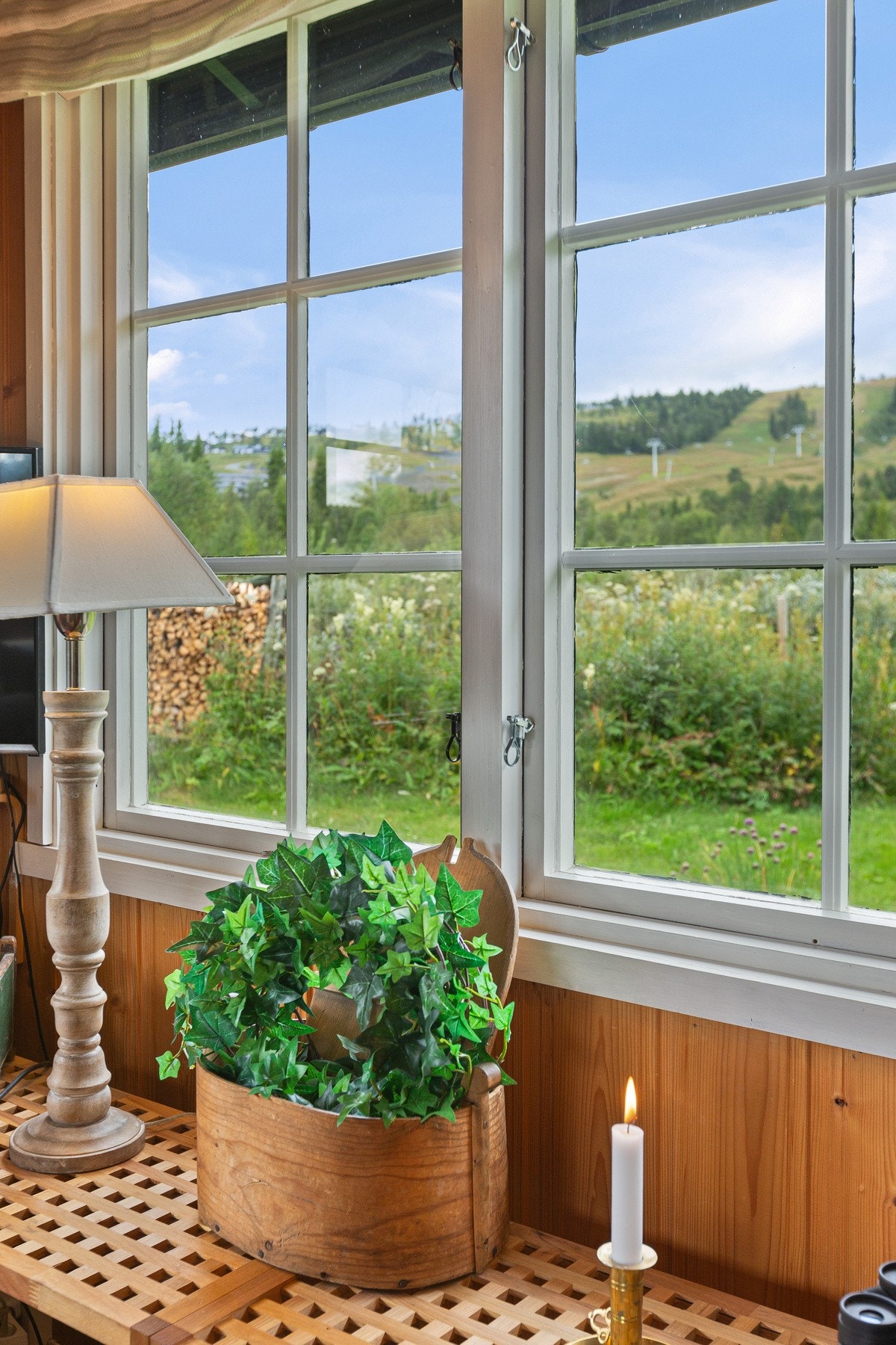 Stuen har utsikt mot skisenteret i Bualie. Galleribilde