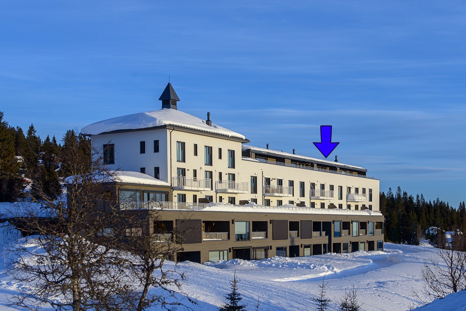 Velkommen til Nordsetervegen 1357- Dette er tidligere Nevra Hotell som er ombygget og ferdigstilt i 2021. Galleribilde