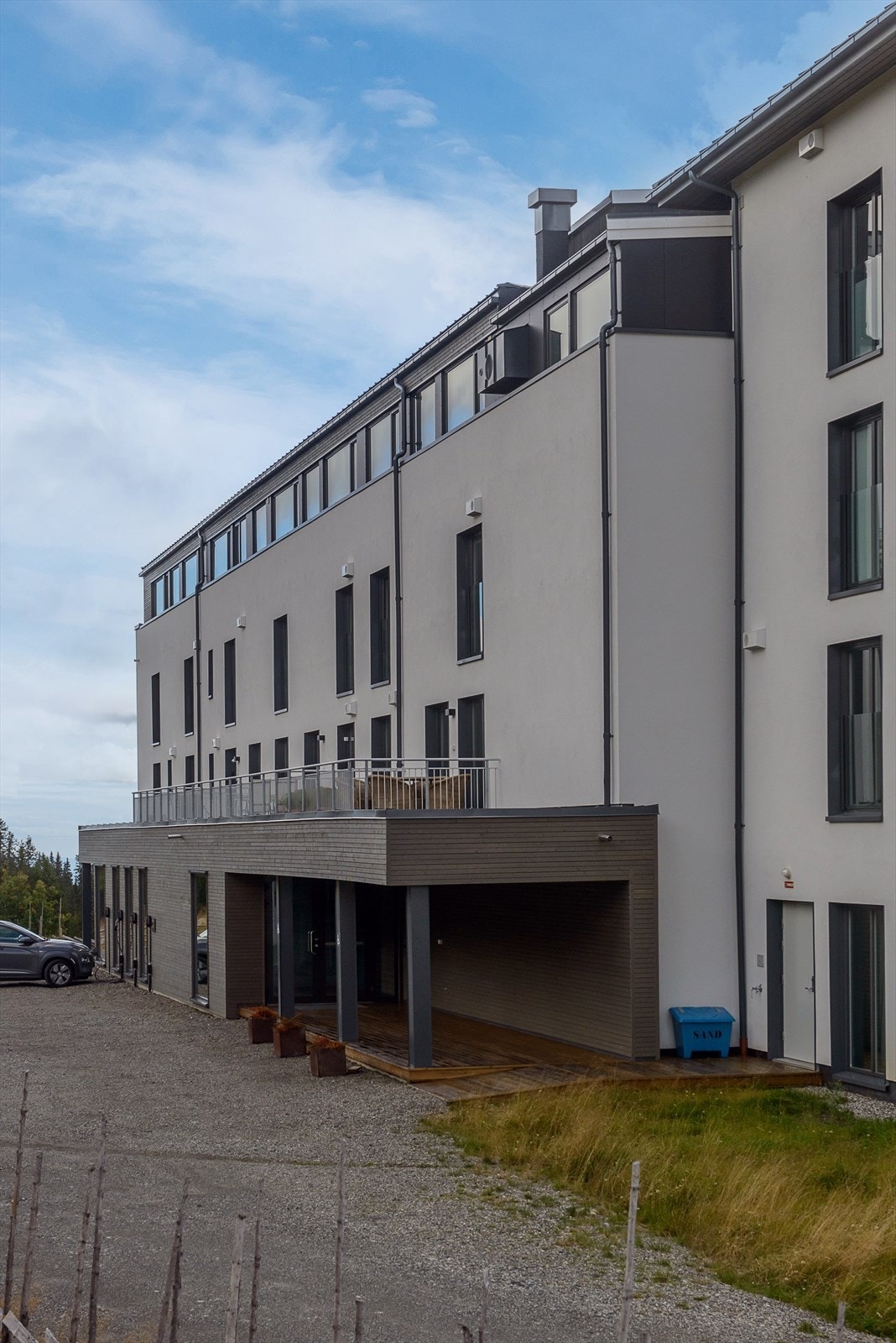 I byggets 2. etasje finner vi et felles inngangsparti, og derifra kan man ta heis ned til 1.etasje eller opp til 4. etasje. Galleribilde