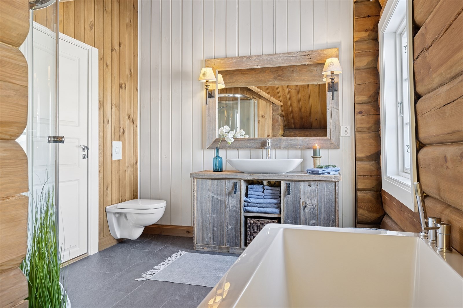 Her kan du nyte fjellspafølelsen når du synker ned i badekaret etter en fin og lang tur i fjellet. Galleribilde