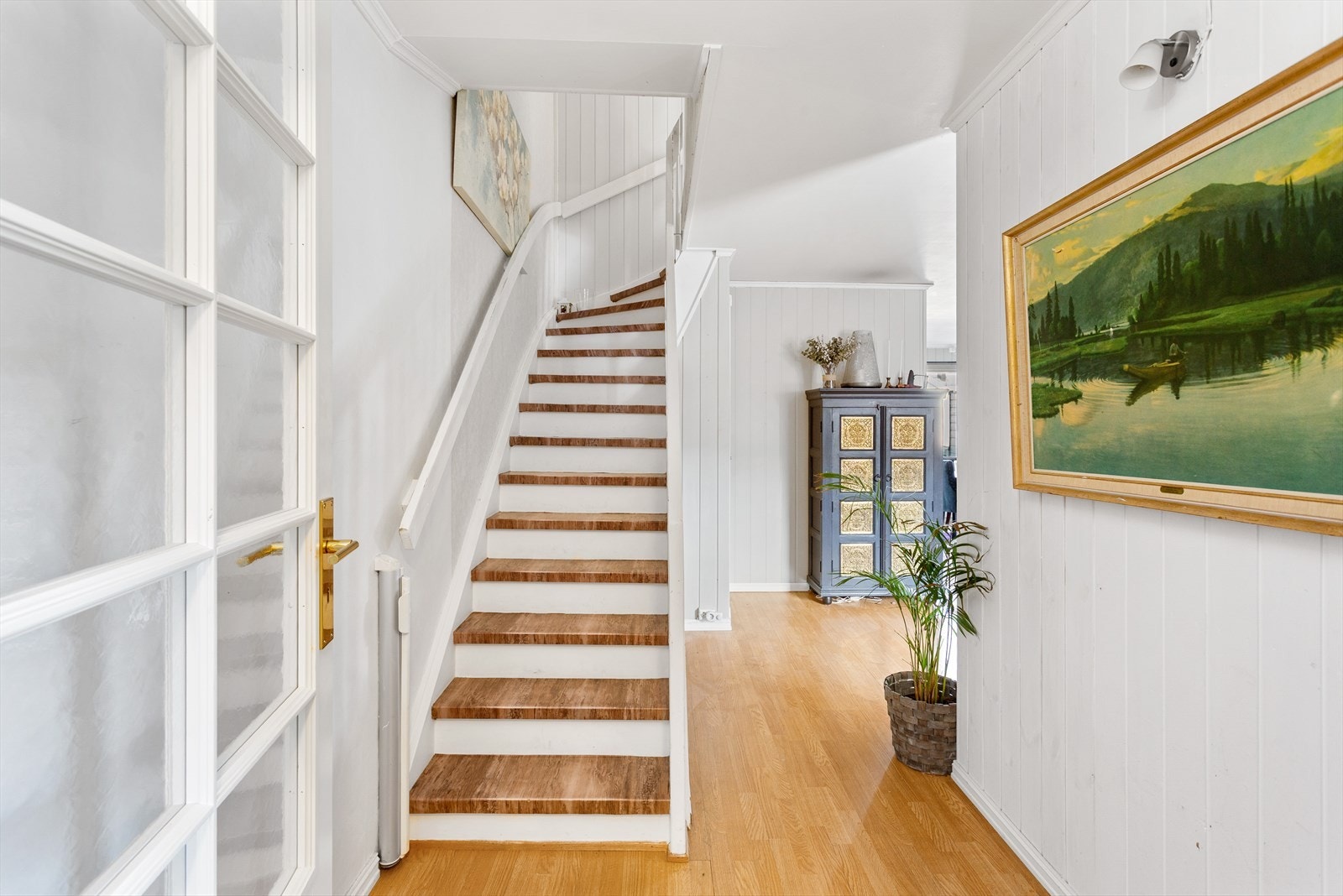 Trappetrinn er foliert i imitert treverk. Galleribilde